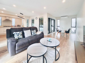 Nearly New 3bed Townhouse 3km to CBD